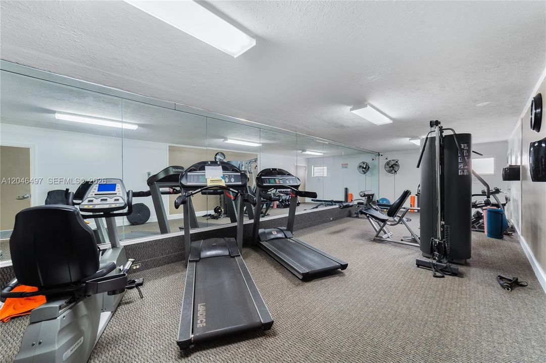 For Sale: $230,000 (2 beds, 2 baths, 1008 Square Feet)