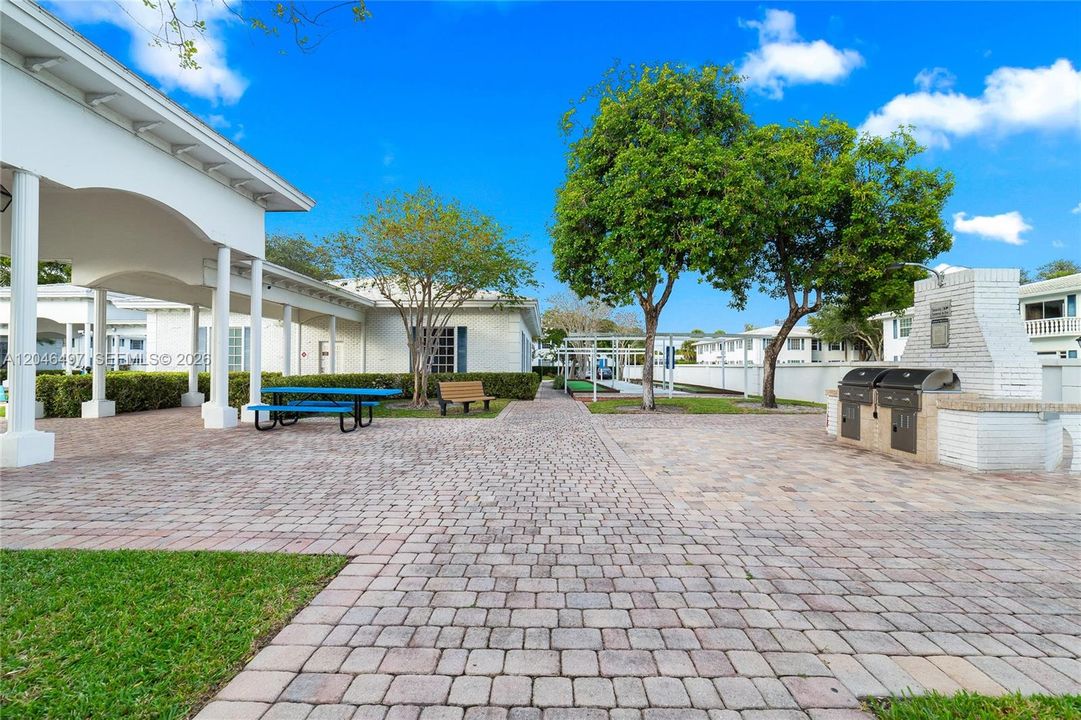 For Sale: $230,000 (2 beds, 2 baths, 1008 Square Feet)
