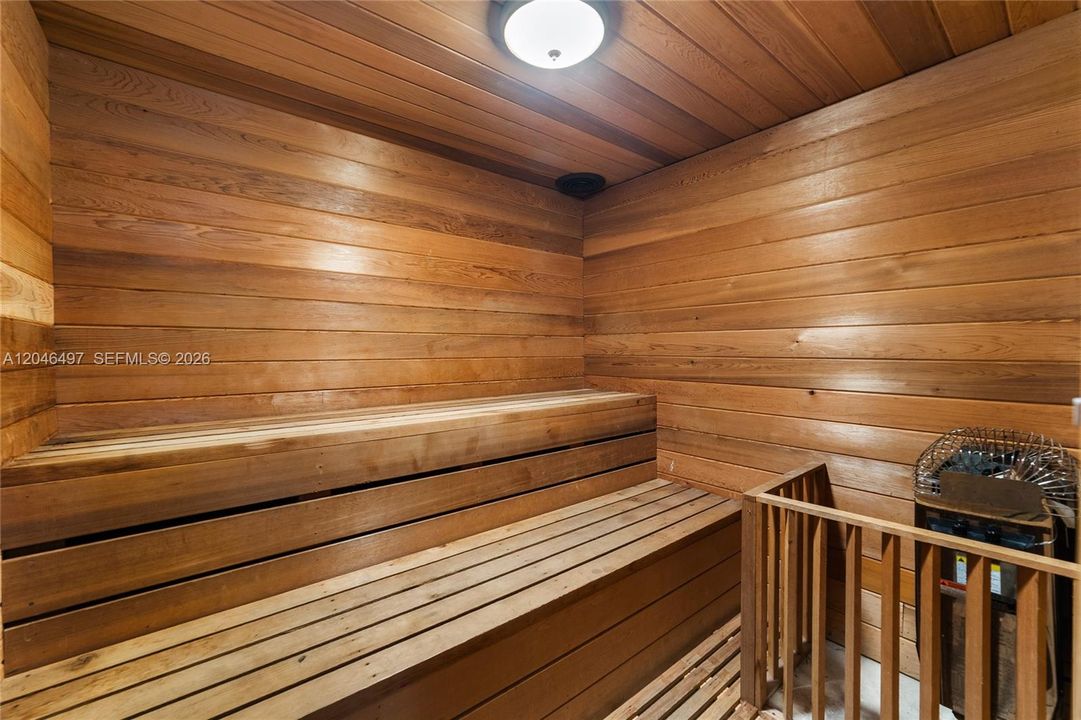 For Sale: $230,000 (2 beds, 2 baths, 1008 Square Feet)