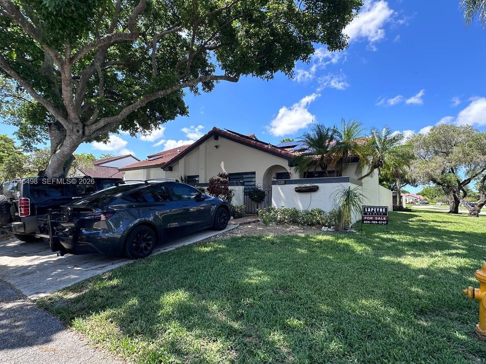 En Venta: $589,900 (3 camas, 2 baños, 1219 Pies cuadrados)
