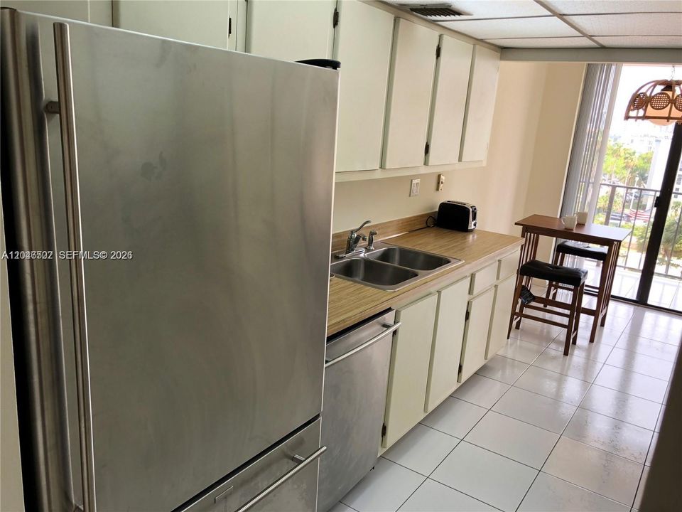 В аренду: $2,100 (1 спален, 1 ванн, 1081 Квадратных фут)
