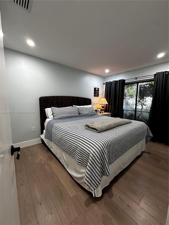 For Rent: $3,700 (3 beds, 2 baths, 1096 Square Feet)