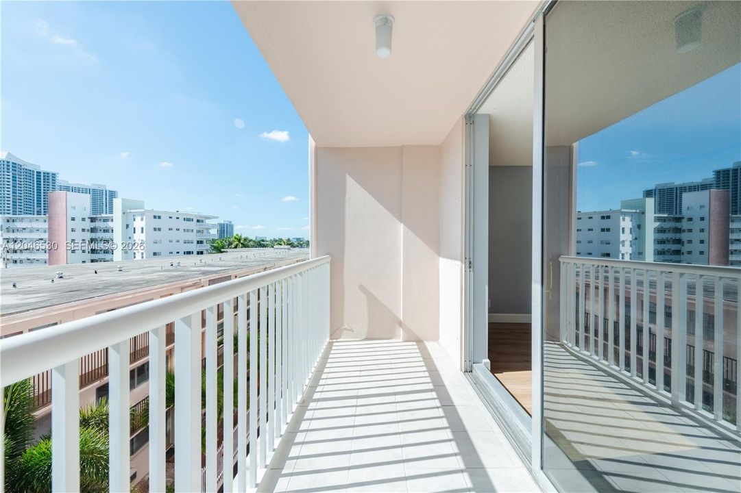 For Sale: $265,000 (2 beds, 2 baths, 1092 Square Feet)