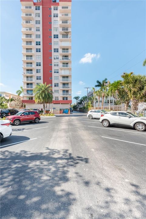 For Sale: $265,000 (2 beds, 2 baths, 1092 Square Feet)