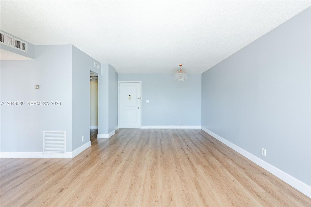For Sale: $265,000 (2 beds, 2 baths, 1092 Square Feet)