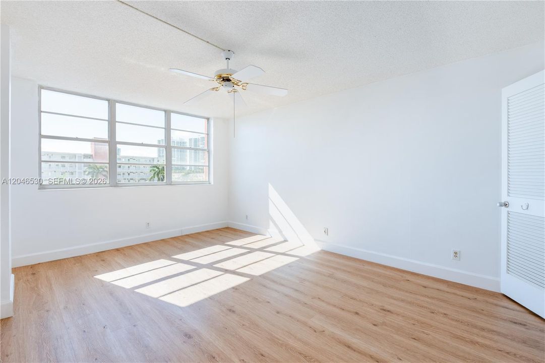 For Sale: $265,000 (2 beds, 2 baths, 1092 Square Feet)