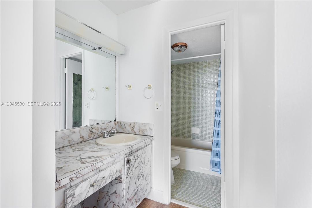 For Sale: $265,000 (2 beds, 2 baths, 1092 Square Feet)