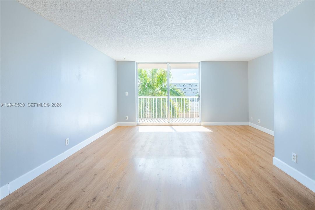For Sale: $265,000 (2 beds, 2 baths, 1092 Square Feet)