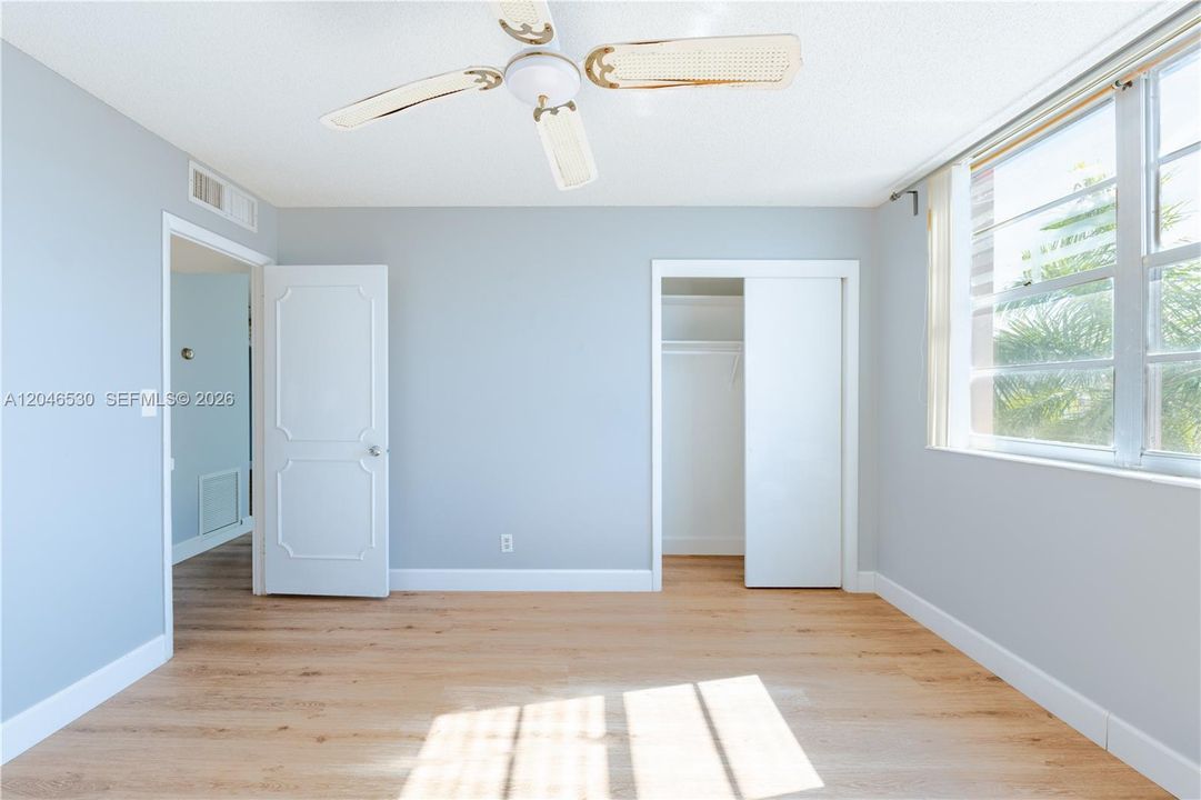 For Sale: $265,000 (2 beds, 2 baths, 1092 Square Feet)