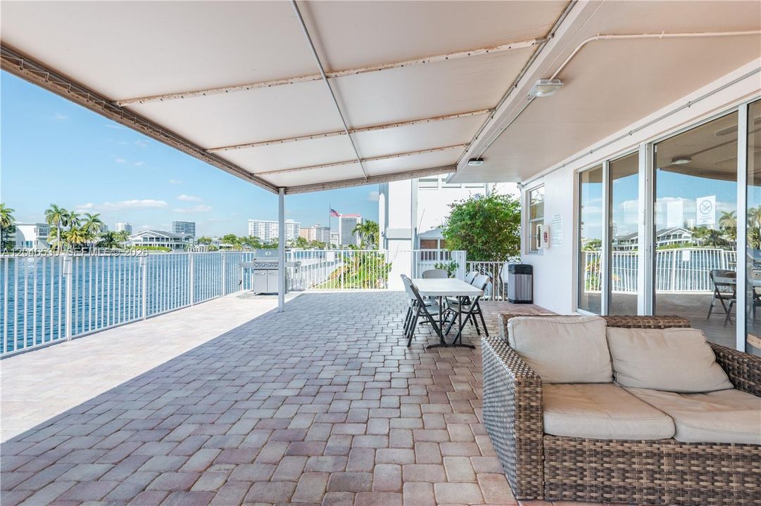 For Sale: $265,000 (2 beds, 2 baths, 1092 Square Feet)