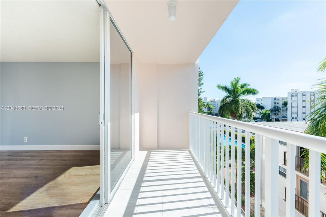 For Sale: $265,000 (2 beds, 2 baths, 1092 Square Feet)
