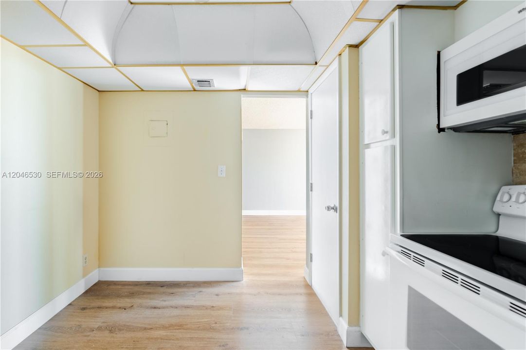 For Sale: $265,000 (2 beds, 2 baths, 1092 Square Feet)