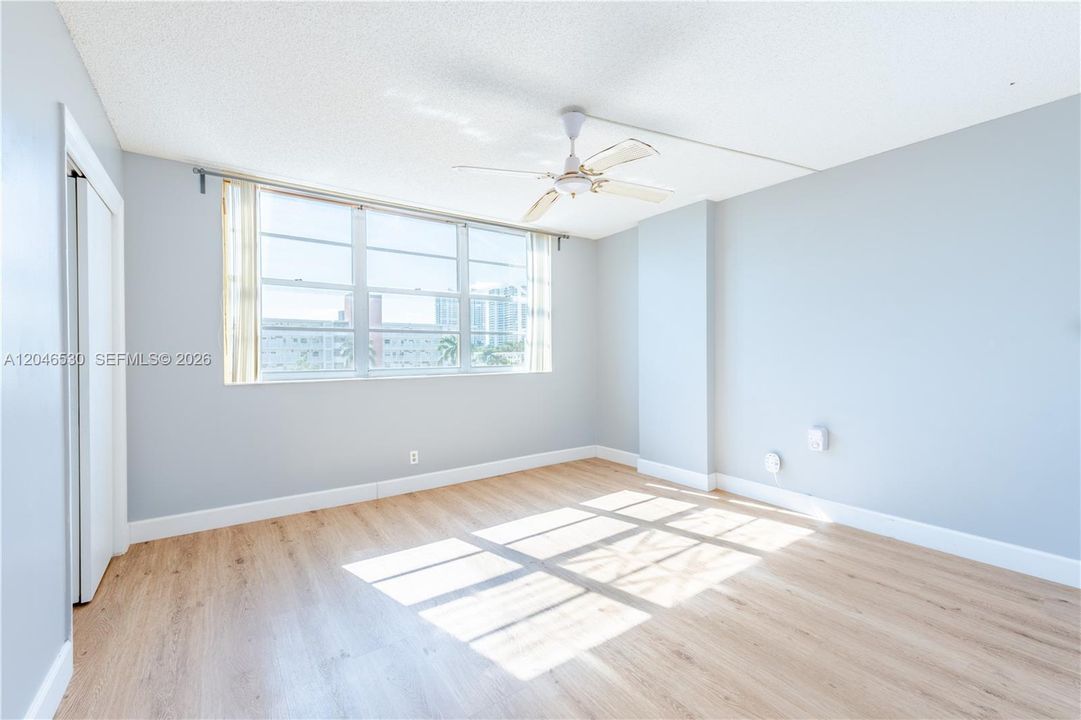 For Sale: $265,000 (2 beds, 2 baths, 1092 Square Feet)