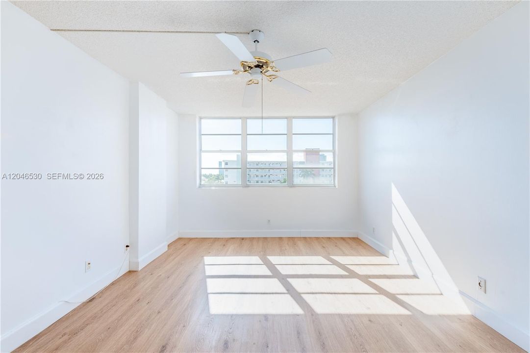 For Sale: $265,000 (2 beds, 2 baths, 1092 Square Feet)