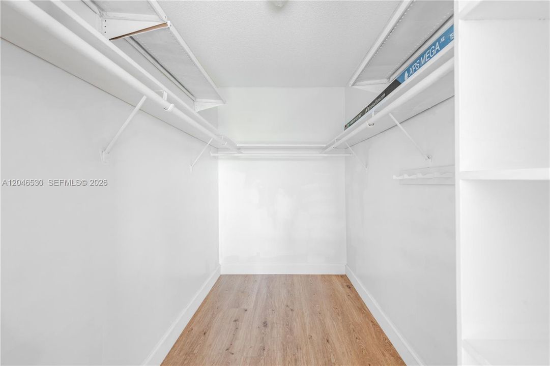 For Sale: $265,000 (2 beds, 2 baths, 1092 Square Feet)