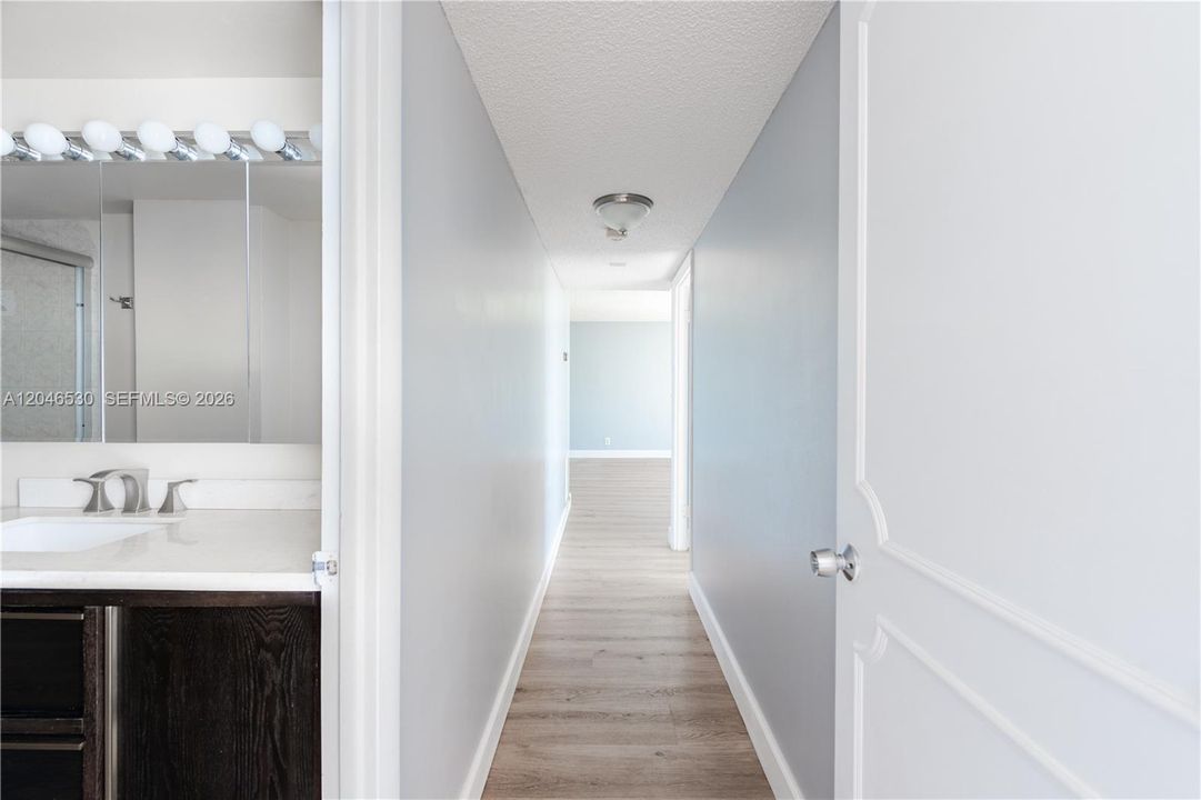 For Sale: $265,000 (2 beds, 2 baths, 1092 Square Feet)