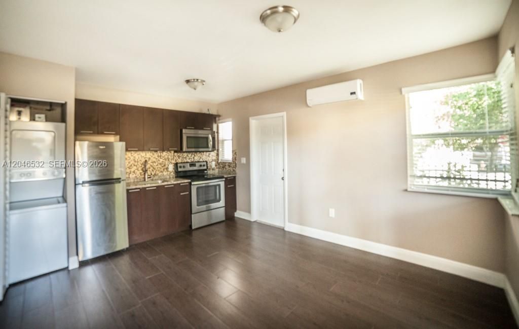 For Rent: $1,650 (1 beds, 1 baths, 450 Square Feet)