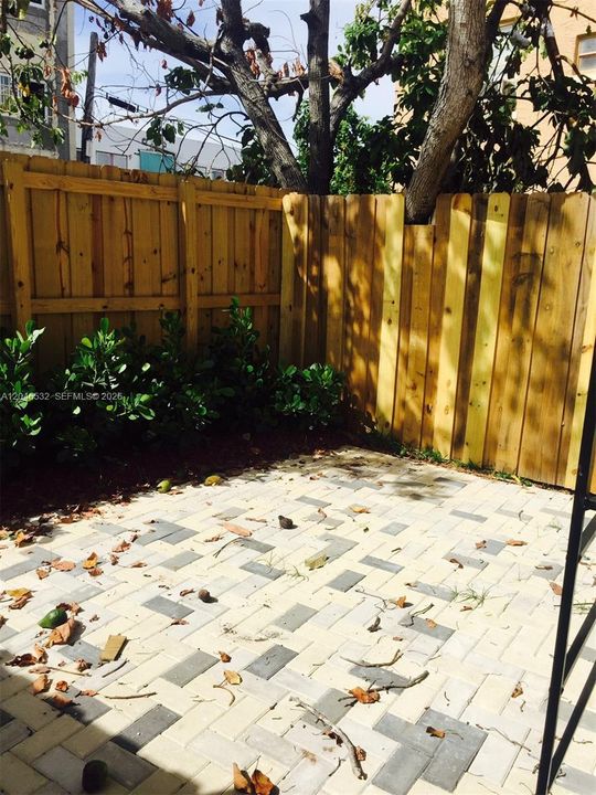 For Rent: $1,650 (1 beds, 1 baths, 450 Square Feet)