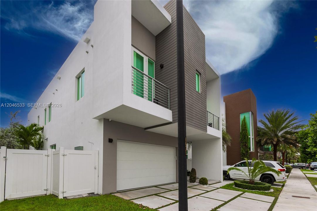 En Renta: $15,000 (5 camas, 5 baños, 4005 Pies cuadrados)