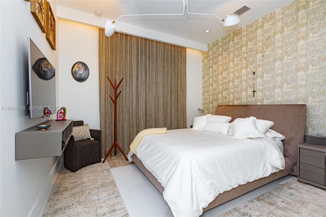 Ground Bedroom
