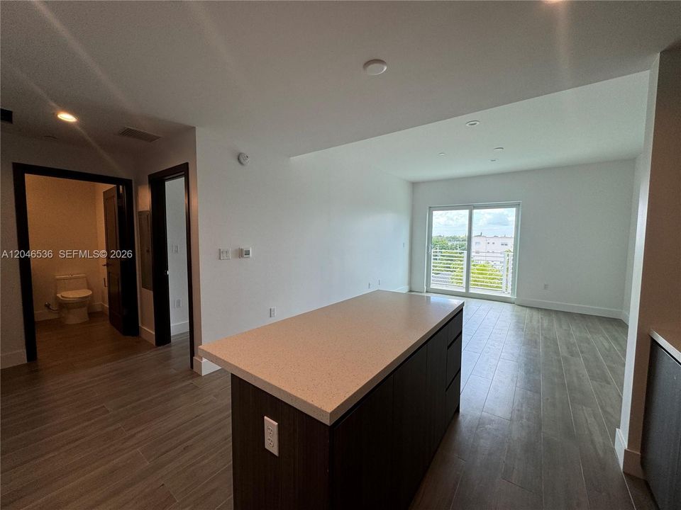 В аренду: $2,200 (1 спален, 1 ванн, 677 Квадратных фут)