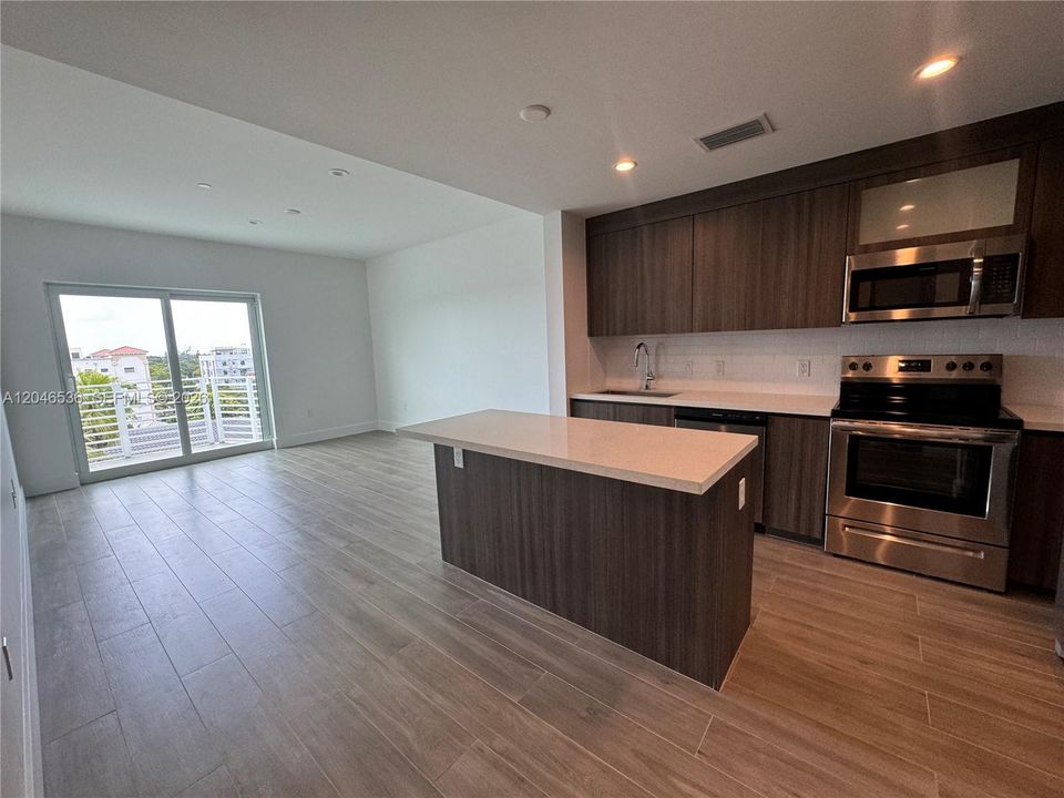 В аренду: $2,200 (1 спален, 1 ванн, 677 Квадратных фут)