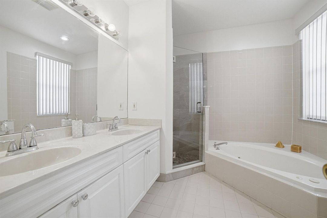 Bedroom1-Bathroom