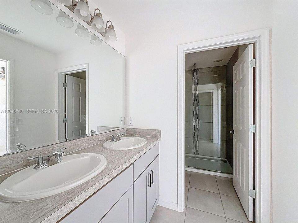 На продажу: $360,000 (4 спален, 2 ванн, 0 Квадратных фут)