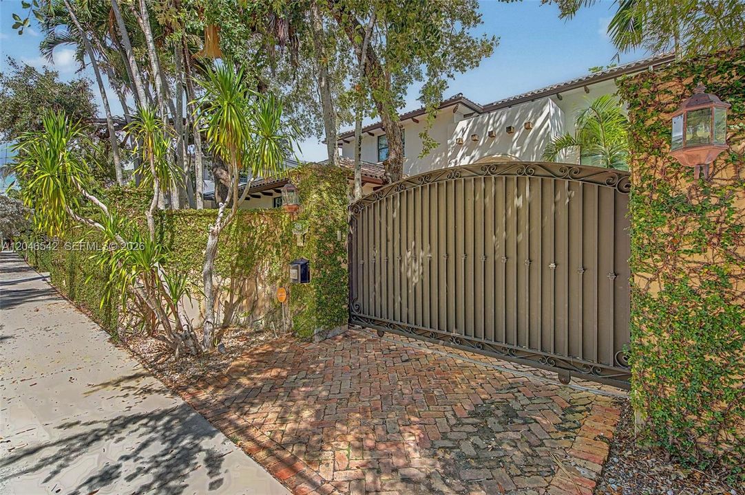 For Rent: $25,000 (4 beds, 4 baths, 3970 Square Feet)