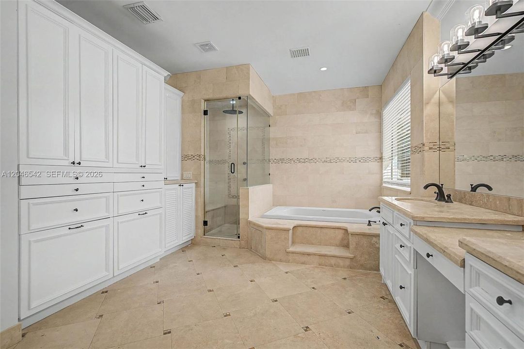 For Rent: $25,000 (4 beds, 4 baths, 3970 Square Feet)