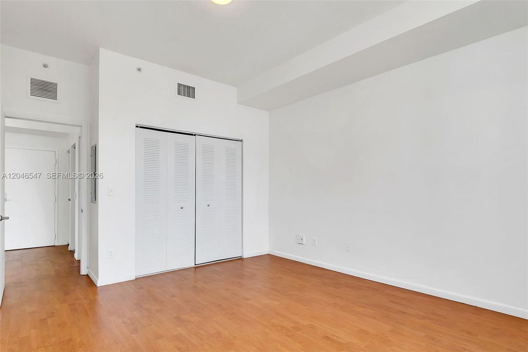 For Rent: $1,950 (1 beds, 1 baths, 754 Square Feet)