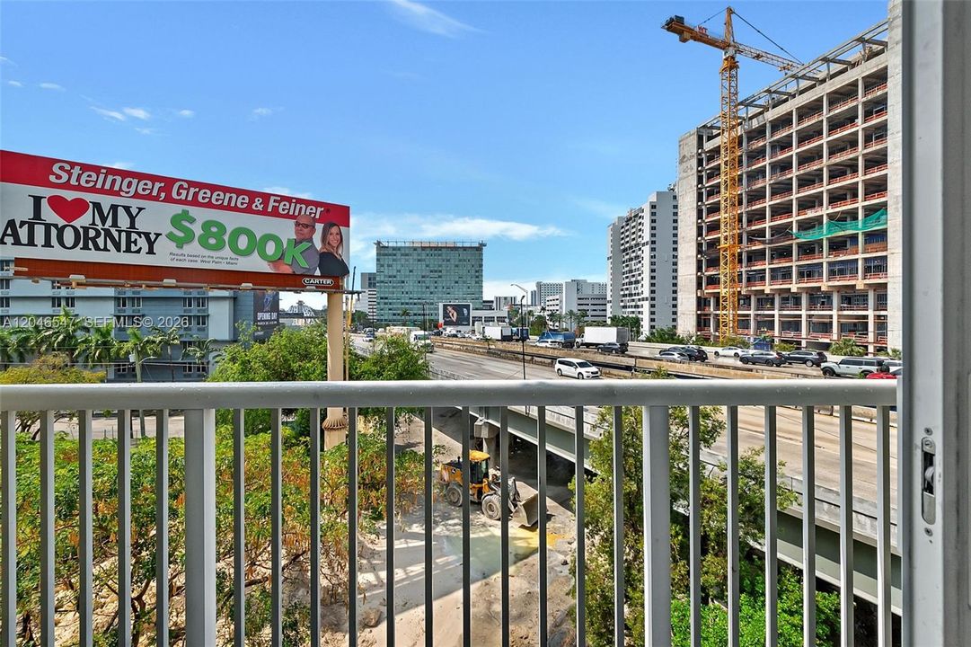 For Rent: $1,950 (1 beds, 1 baths, 754 Square Feet)