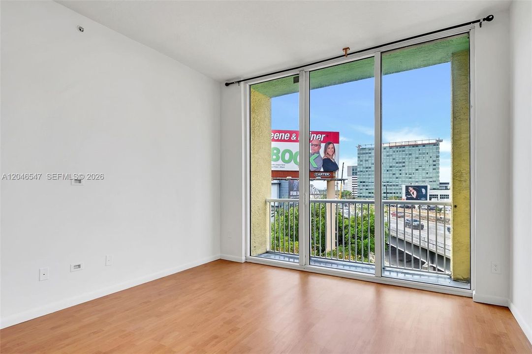 For Rent: $1,950 (1 beds, 1 baths, 754 Square Feet)