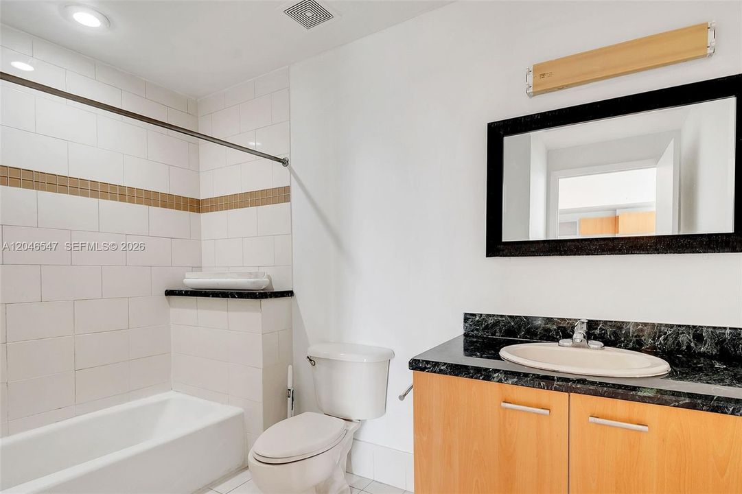 For Rent: $1,950 (1 beds, 1 baths, 754 Square Feet)