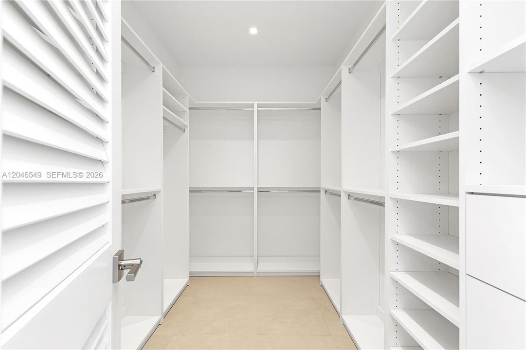 В аренду: $13,700 (5 спален, 4 ванн, 3255 Квадратных фут)