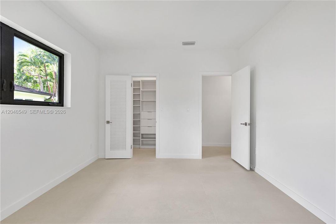 В аренду: $13,700 (5 спален, 4 ванн, 3255 Квадратных фут)