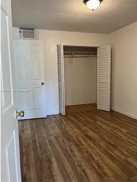For Rent: $1,700 (2 beds, 1 baths, 2887 Square Feet)