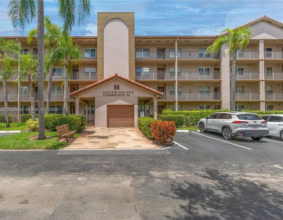 For Rent: $1,925 (1 beds, 1 baths, 1045 Square Feet)