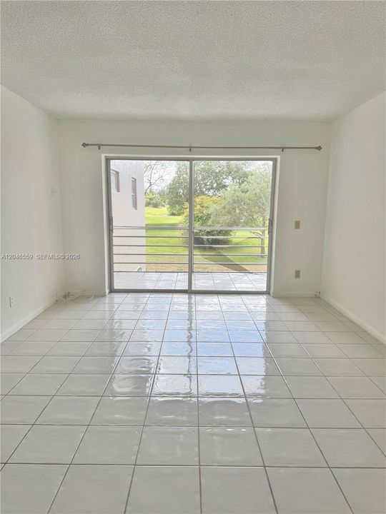 В аренду: $1,900 (2 спален, 2 ванн, 856 Квадратных фут)