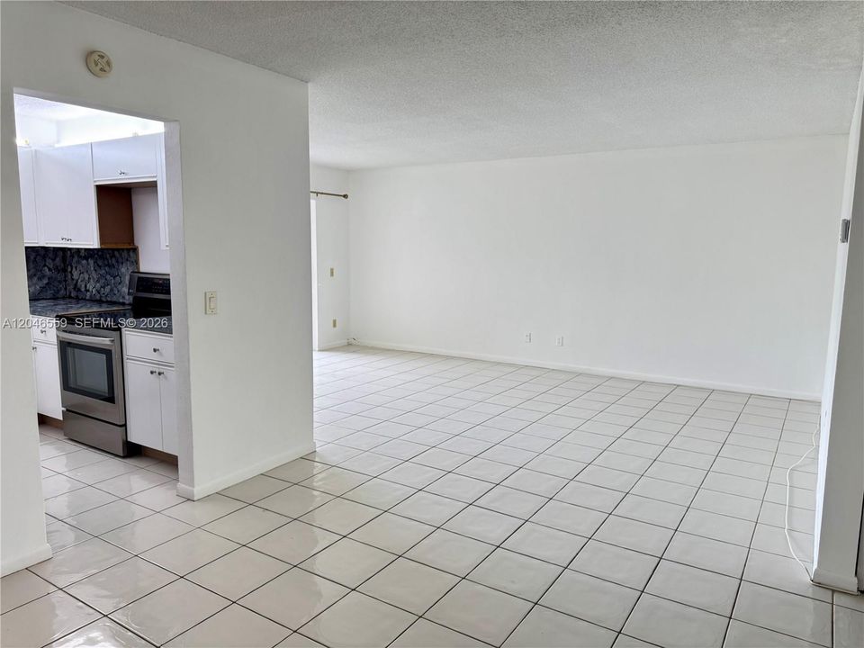 В аренду: $1,900 (2 спален, 2 ванн, 856 Квадратных фут)