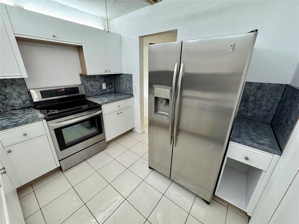 В аренду: $1,900 (2 спален, 2 ванн, 856 Квадратных фут)