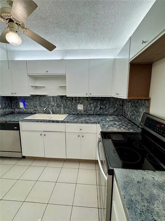 В аренду: $1,900 (2 спален, 2 ванн, 856 Квадратных фут)