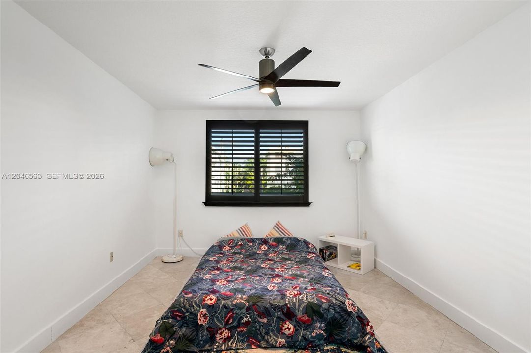 For Sale: $609,000 (1 beds, 1 baths, 826 Square Feet)