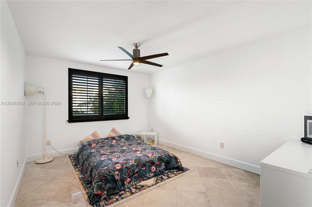 For Sale: $609,000 (1 beds, 1 baths, 826 Square Feet)