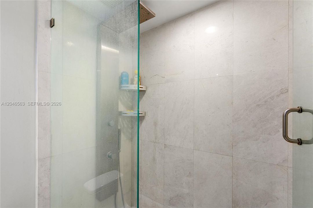 For Sale: $609,000 (1 beds, 1 baths, 826 Square Feet)