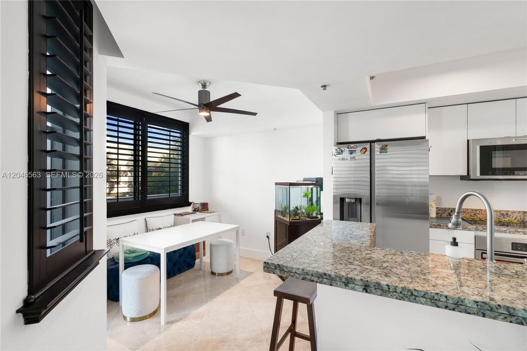 For Sale: $609,000 (1 beds, 1 baths, 826 Square Feet)