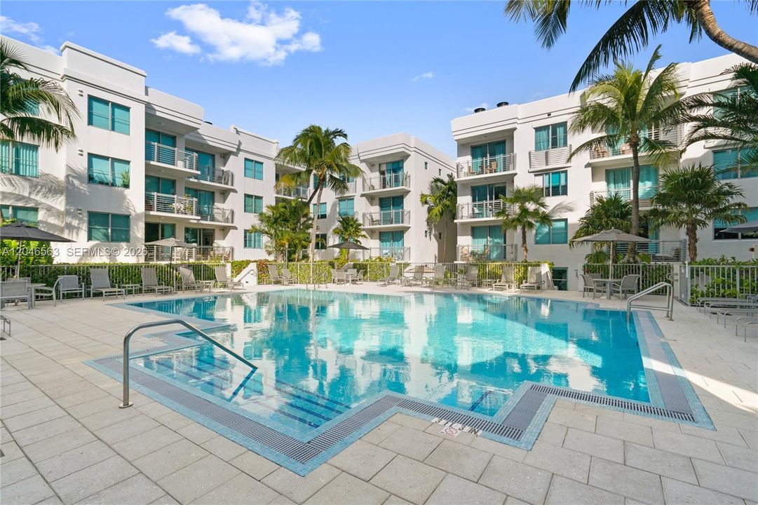 For Sale: $609,000 (1 beds, 1 baths, 826 Square Feet)