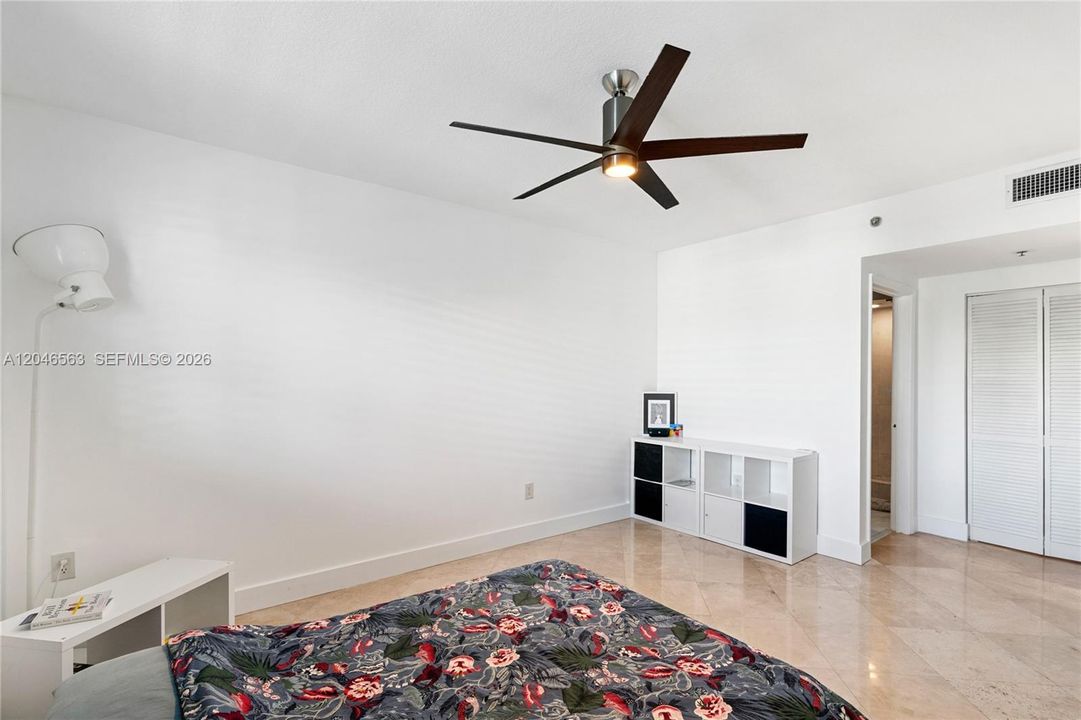 For Sale: $609,000 (1 beds, 1 baths, 826 Square Feet)