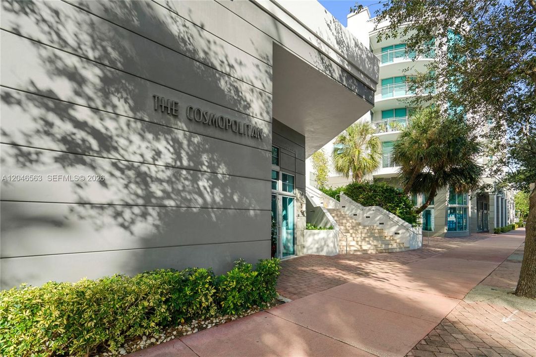 For Sale: $609,000 (1 beds, 1 baths, 826 Square Feet)