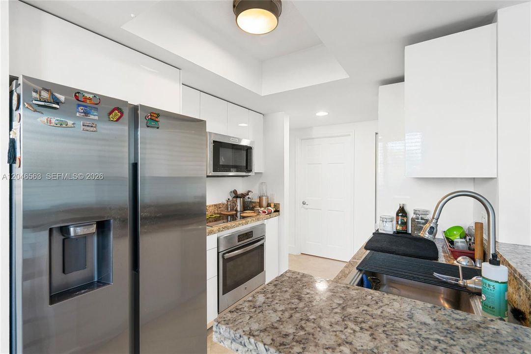 For Sale: $609,000 (1 beds, 1 baths, 826 Square Feet)